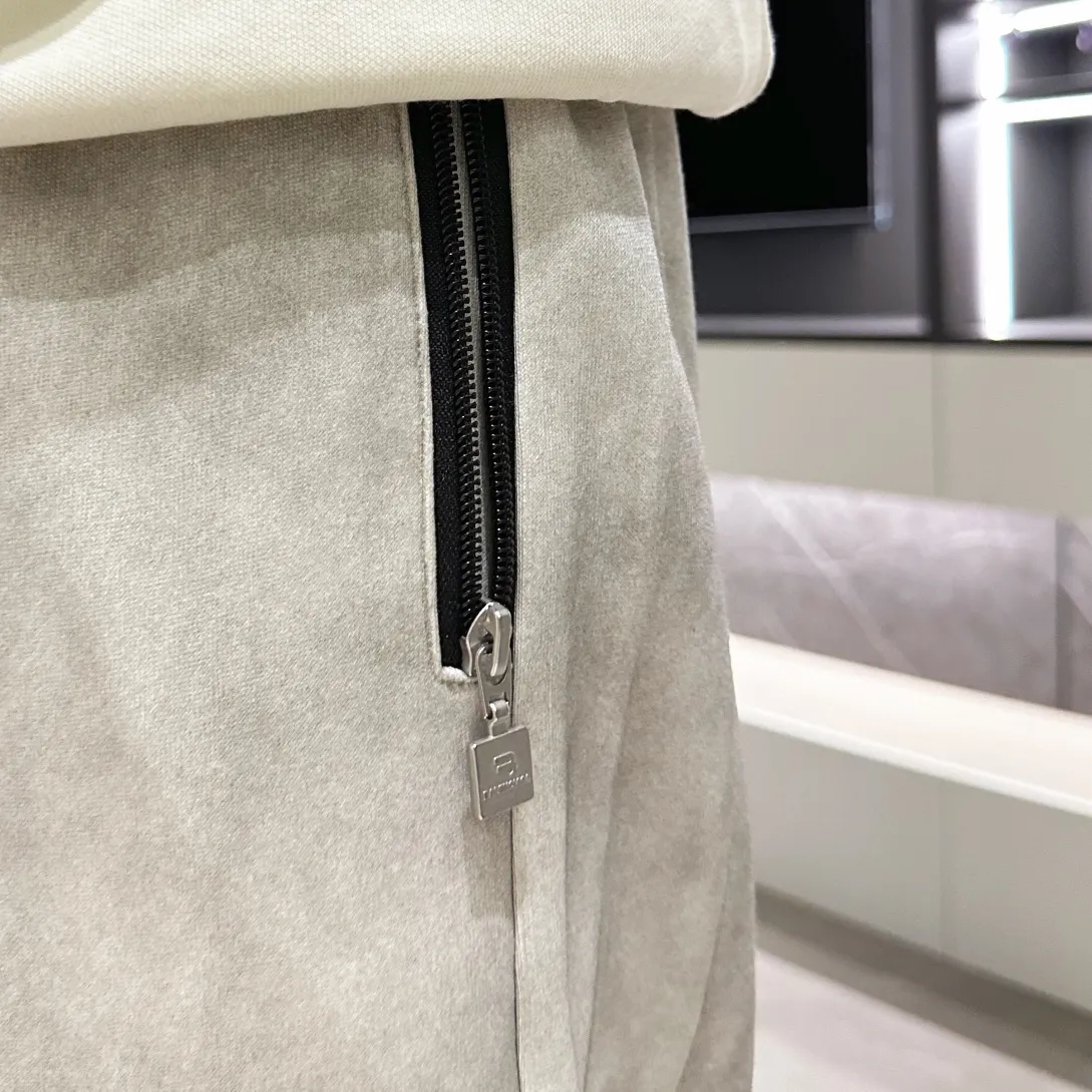 Balenciaga 🆕2026 Autumn and Winter New Arrival Casual Pants! The official website will be released simultaneously. Brand Classic LOGO casual pants, customized fabrics, excellent comfort and strong touch. Highly recognisable, perfect appearance and craftsmanship. Size:M-3XL